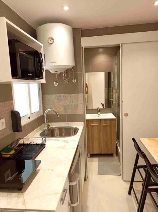 Estudios Hl Frente Al Metro Barcelona-Aeropuerto L'Hospitalet de Llobregat Esterno foto
